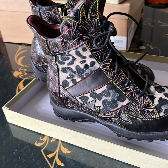 Stylish Black and Multicolor Women's Boots - Picture 2 of 6